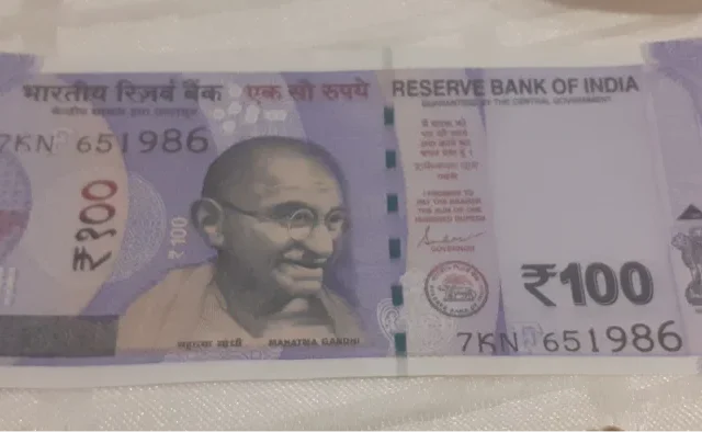 Billete de rupias con imagen de Mahatma Gandhi de india