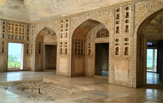Fuerte Rojo con arcos de piedra en india