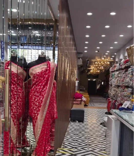 Tienda con saris y telas de India